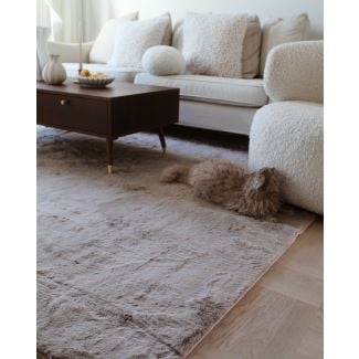 Denne produkten heter Rabbit Eco, laget av Polyester materiale med en vakker Taupe farge – SE Mattor