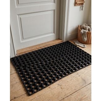 Denne produkten heter Rubbering, laget av Polypropylen materiale med en vakker Svart farge – SE Mattor