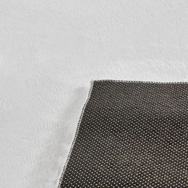 Denne produkten heter Cat, laget av Polyester materiale med en vakker Hvit farge – SE Mattor