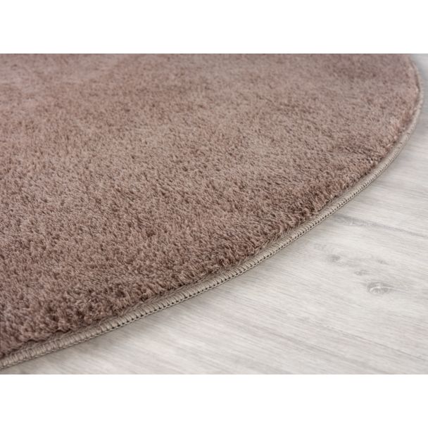 Denne produkten heter Cloudy, laget av Polyester materiale med en vakker Taupe farge – SE Mattor