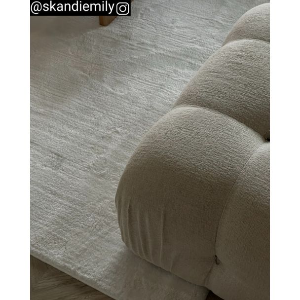 Denne produkten heter Cloudy, laget av Polyester materiale med en vakker Hvit farge – SE Mattor