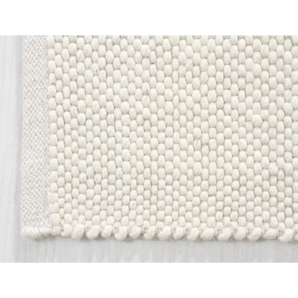 Denne produkten heter Elsa, laget av 80% Ull & 20% Bomull materiale med en vakker Offwhite farge – SE Mattor