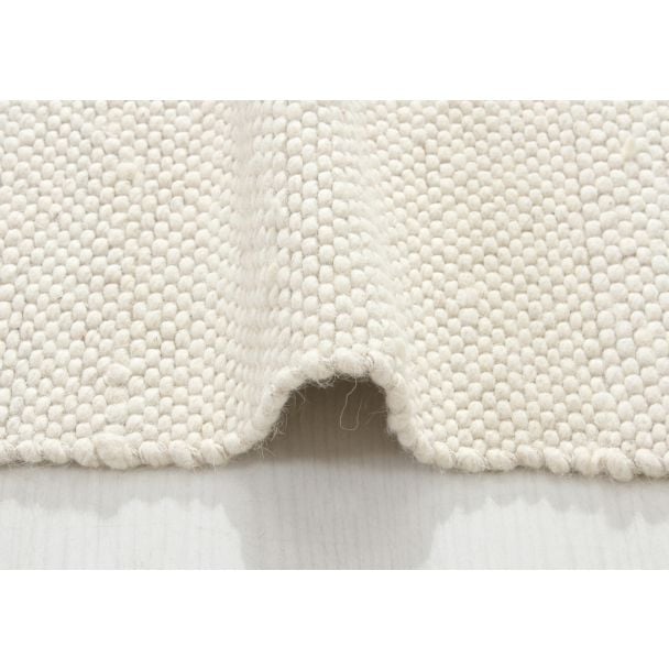 Denne produkten heter Elsa, laget av 80% Ull & 20% Bomull materiale med en vakker Offwhite farge – SE Mattor
