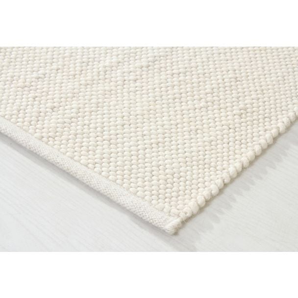 Denne produkten heter Elsa, laget av 80% Ull & 20% Bomull materiale med en vakker Offwhite farge – SE Mattor