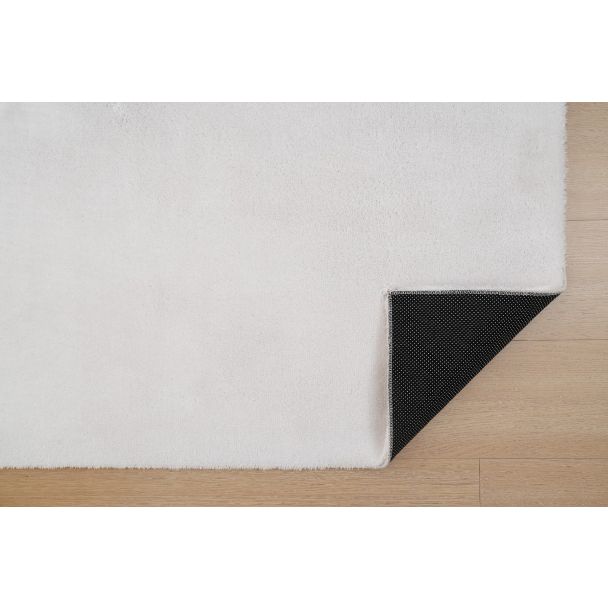 Denne produkten heter Fluffy, laget av Polyester materiale med en vakker Offwhite farge – SE Mattor