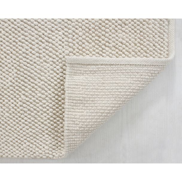 Denne produkten heter Haga, laget av 80% Ull & 20% Bomull materiale med en vakker Offwhite farge – SE Mattor