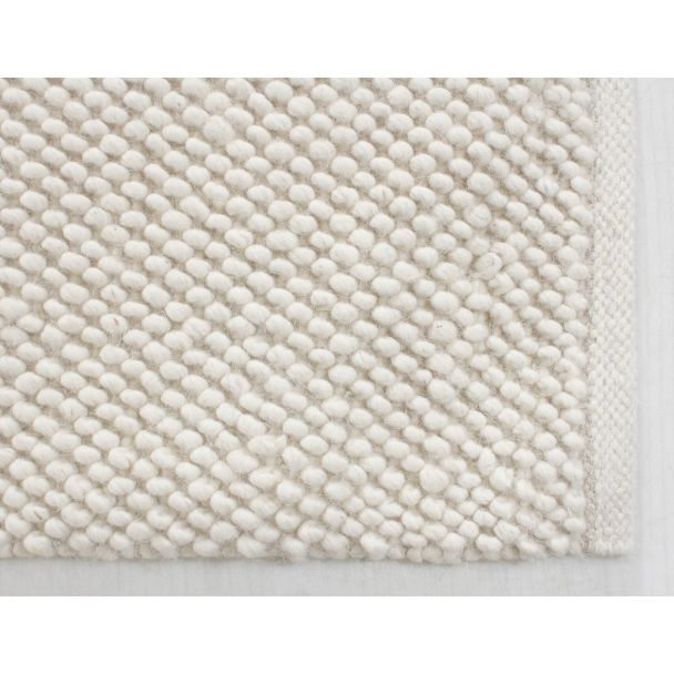 Denne produkten heter Haga, laget av 80% Ull & 20% Bomull materiale med en vakker Offwhite farge – SE Mattor