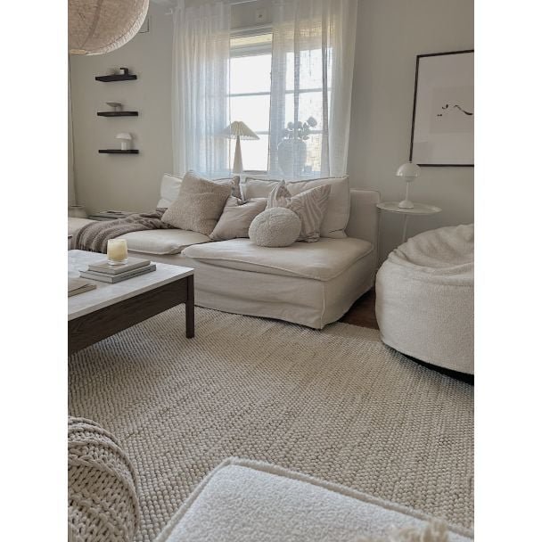 Denne produkten heter Haga, laget av 80% Ull & 20% Bomull materiale med en vakker Offwhite farge – SE Mattor