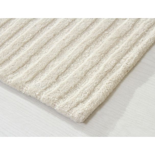 Denne produkten heter Ilona Bene, laget av Ull materiale med en vakker Offwhite farge – SE Mattor