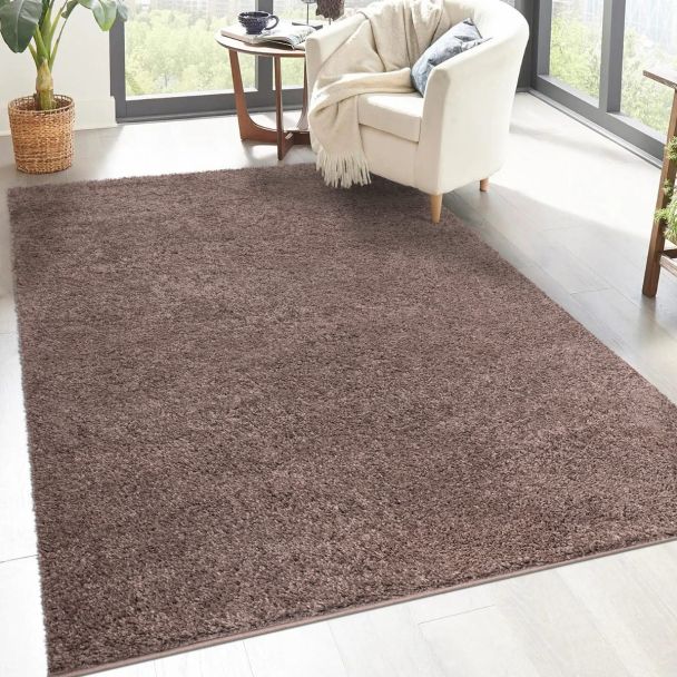 Denne produkten heter Lazy, laget av Polypropylen materiale med en vakker Greige farge – SE Mattor