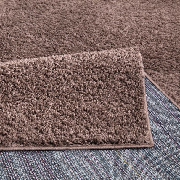 Denne produkten heter Lazy, laget av Polypropylen materiale med en vakker Greige farge – SE Mattor