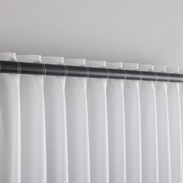 Denne produkten heter Mathilde, laget av Polyester materiale med en vakker Hvit farge – SE Mattor