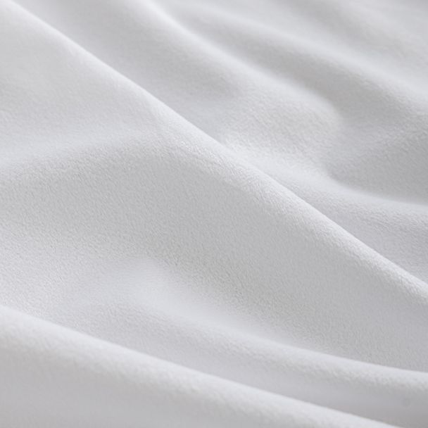 Denne produkten heter Mathilde, laget av Polyester materiale med en vakker Hvit farge – SE Mattor