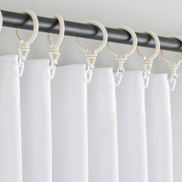 Denne produkten heter Mathilde, laget av Polyester materiale med en vakker Hvit farge – SE Mattor