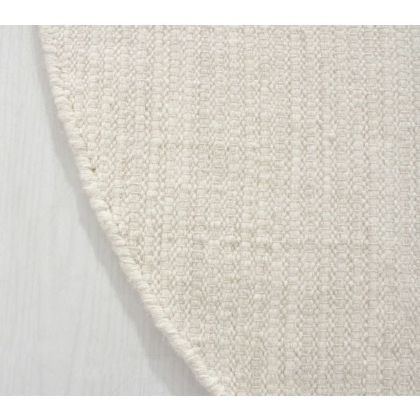 Denne produkten heter Molly, laget av 80% Ull & 20% Bomull materiale med en vakker Offwhite farge – SE Mattor