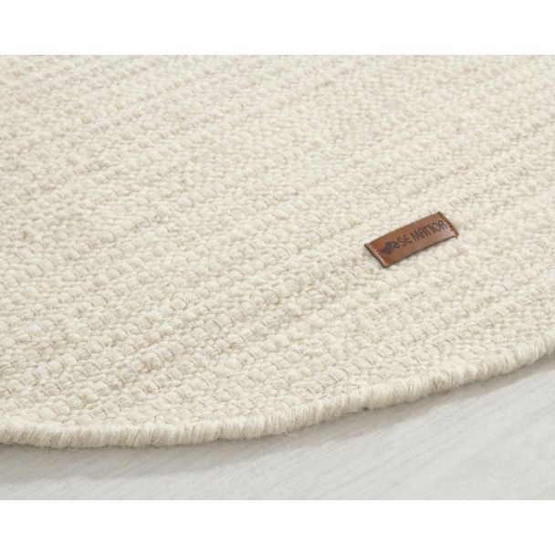 Denne produkten heter Molly, laget av 80% Ull & 20% Bomull materiale med en vakker Offwhite farge – SE Mattor