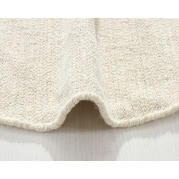 Denne produkten heter Molly, laget av 80% Ull & 20% Bomull materiale med en vakker Offwhite farge – SE Mattor