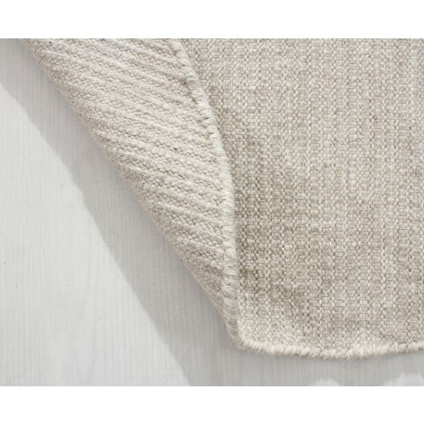 Denne produkten heter Molly, laget av 80% Ull & 20% Bomull materiale med en vakker Beige farge – SE Mattor