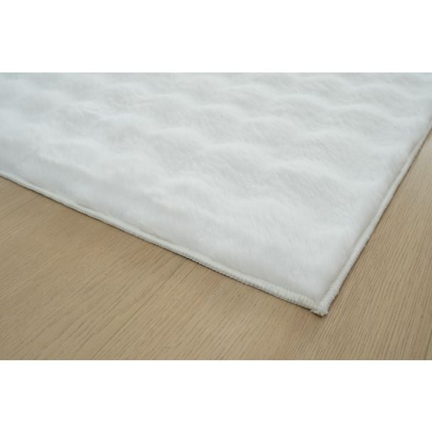 Denne produkten heter Rabbit Bubble, laget av Polyester materiale med en vakker Offwhite farge – SE Mattor