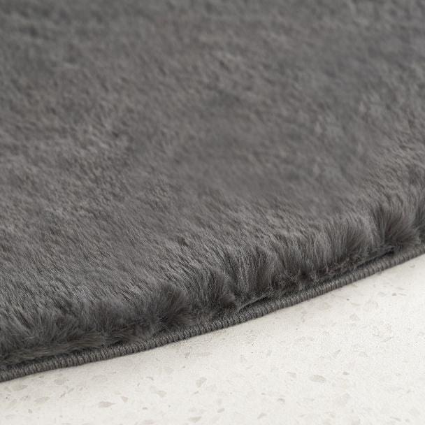 Denne produkten heter Rabbit Eco, laget av Polyester materiale med en vakker Mørkegrå farge – SE Mattor