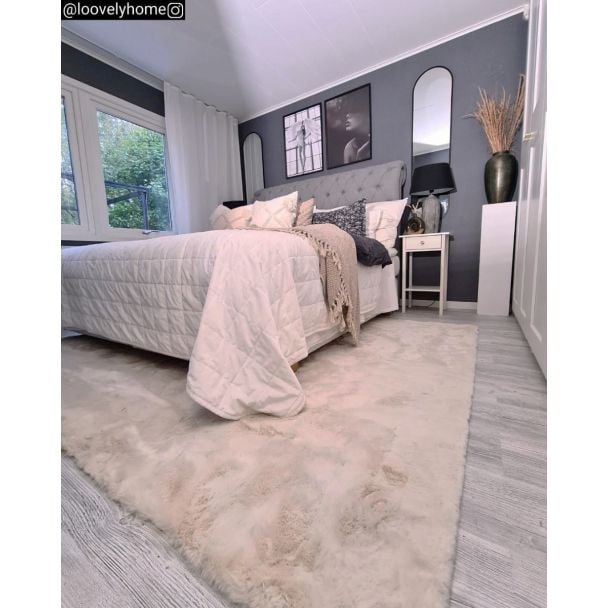 Denne produkten heter Rabbit Eco, laget av Polyester materiale med en vakker Lys Beige farge – SE Mattor