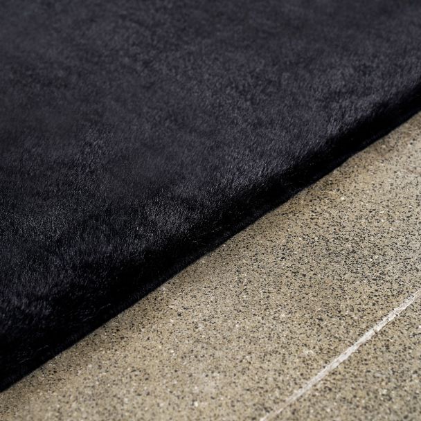 Denne produkten heter Rabbit Eco, laget av Polyester materiale med en vakker Svart farge – SE Mattor