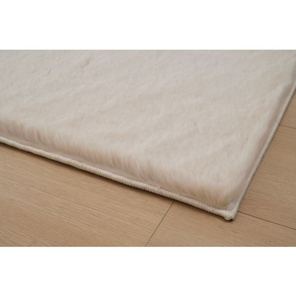 Denne produkten heter Rabbit Lux, laget av Polyester materiale med en vakker Lys Beige farge – SE Mattor