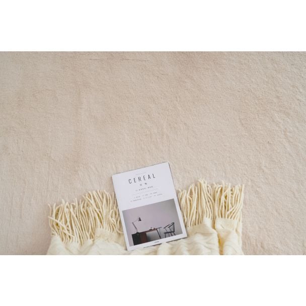 Denne produkten heter Rabbit Lux, laget av Polyester materiale med en vakker Lys Beige farge – SE Mattor