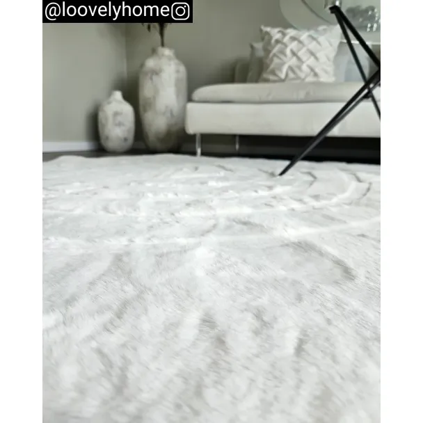 Denne produkten heter Rabbit Zen, laget av Polyester materiale med en vakker Offwhite farge – SE Mattor
