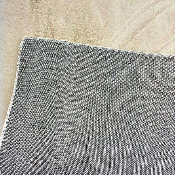 Denne produkten heter Rabbit Zen, laget av Polyester materiale med en vakker Lys Beige farge – SE Mattor