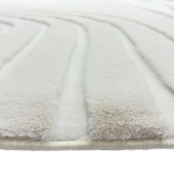 Denne produkten heter Rabbit Zen, laget av Polyester materiale med en vakker Offwhite farge – SE Mattor