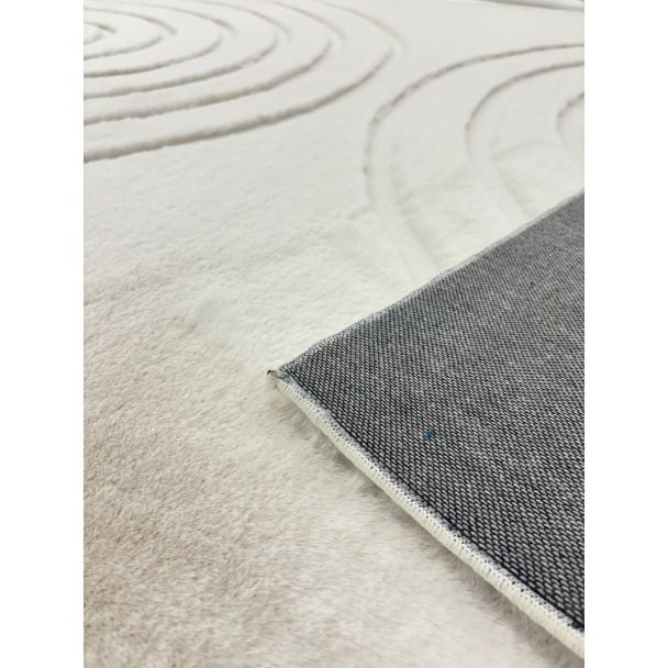Denne produkten heter Rabbit Zen, laget av Polyester materiale med en vakker Offwhite farge – SE Mattor