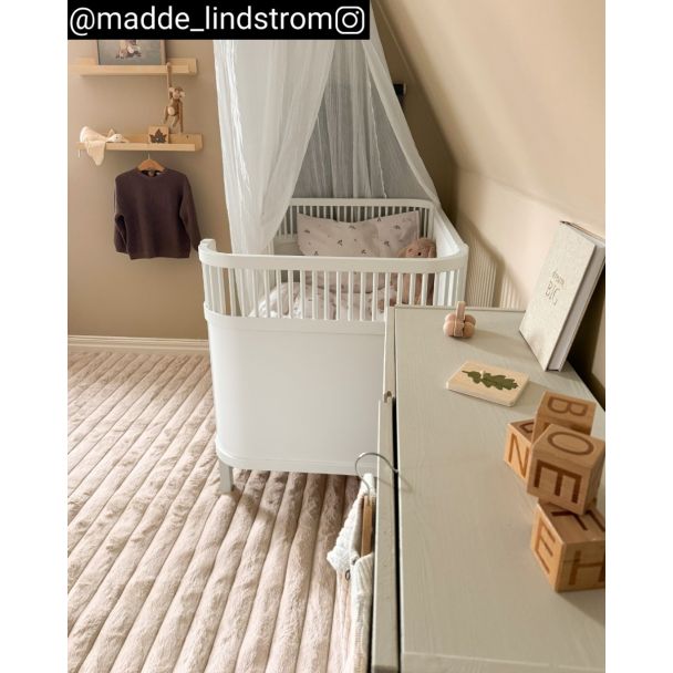 Denne produkten heter Rabbit Stripe, laget av Polyester materiale med en vakker Lys Beige farge – SE Mattor