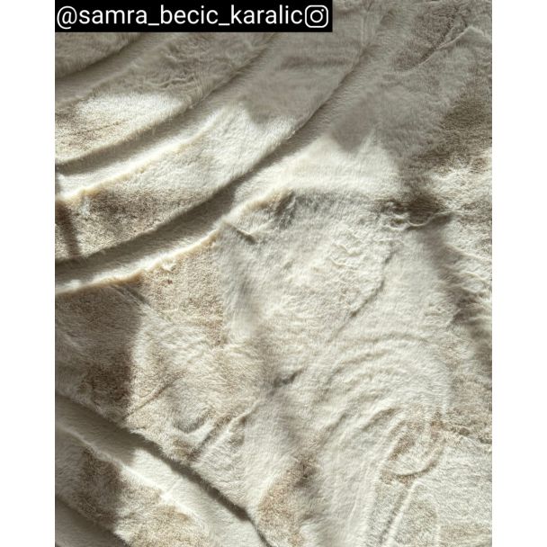 Denne produkten heter Rabbit Zen, laget av Polyester materiale med en vakker Lys Beige farge – SE Mattor