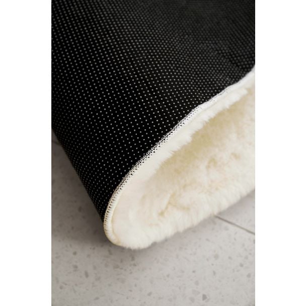 Denne produkten heter Rabbit Eco, laget av Polyester materiale med en vakker Offwhite farge – SE Mattor