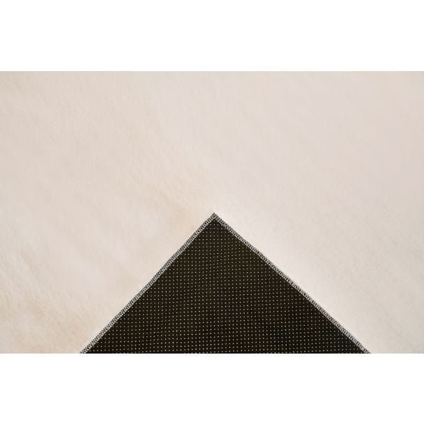 Denne produkten heter Rabbit Eco, laget av Polyester materiale med en vakker Offwhite farge – SE Mattor