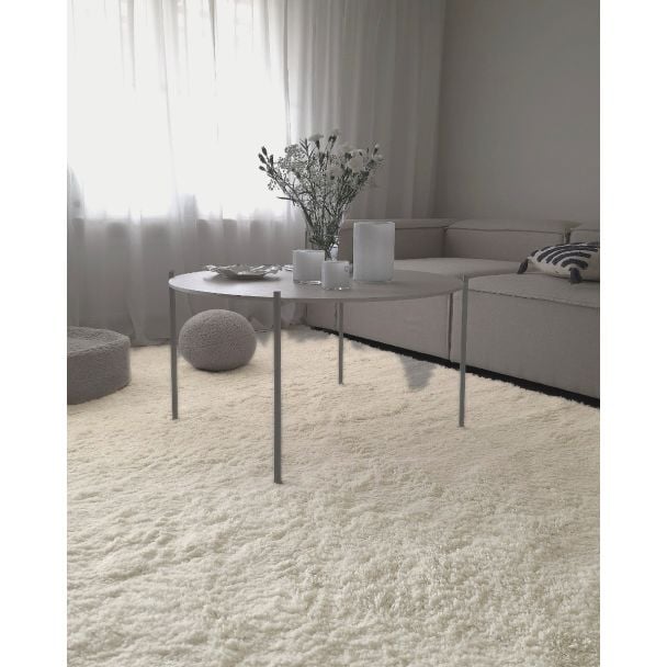 Denne produkten heter Softy, laget av Polypropylen materiale med en vakker Offwhite farge – SE Mattor
