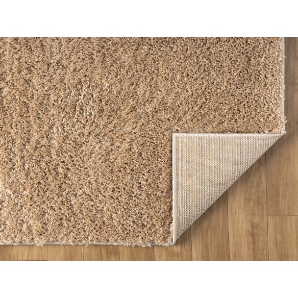 Denne produkten heter Softy, laget av Polypropylen materiale med en vakker Mørk Beige farge – SE Mattor