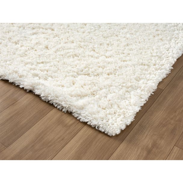 Denne produkten heter Softy, laget av Polypropylen materiale med en vakker Offwhite farge – SE Mattor