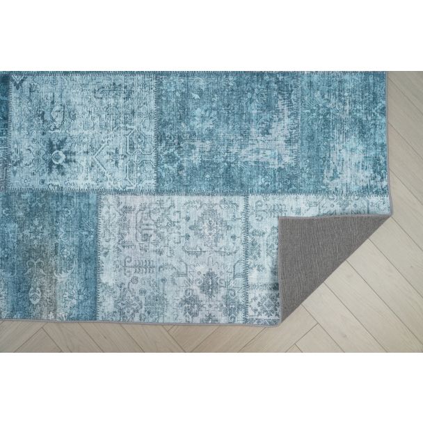 Denne produkten heter Vero Flora, laget av Polyester materiale med en vakker Blå farge – SE Mattor