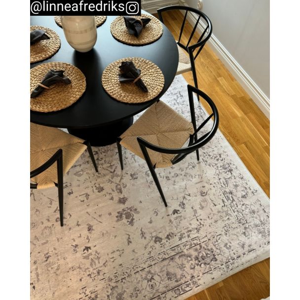 Denne produkten heter Vero Twine, laget av Polyester materiale med en vakker Beige farge – SE Mattor