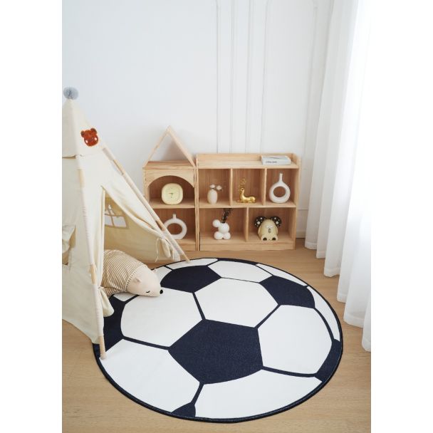 Denne produkten heter Zappy Football, laget av Polyester materiale med en vakker Hvit/Svart farge – SE Mattor