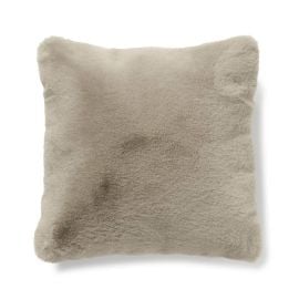 Taupefärgad fluffig prydnadskudde